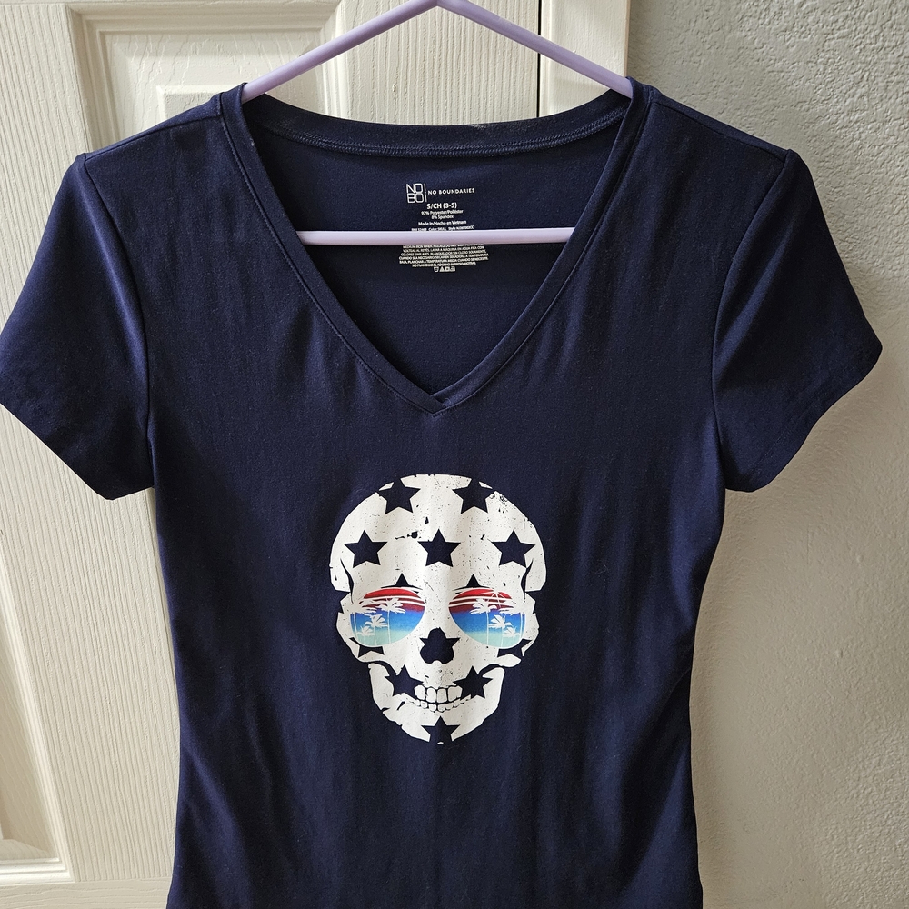 No Boundaries Navy Skull Graphic V-Neck Tee
